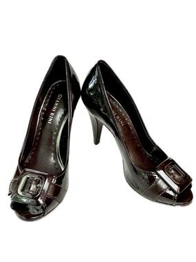GIANNI BINI BROWN BUCKLE PEEP TOE HEELS